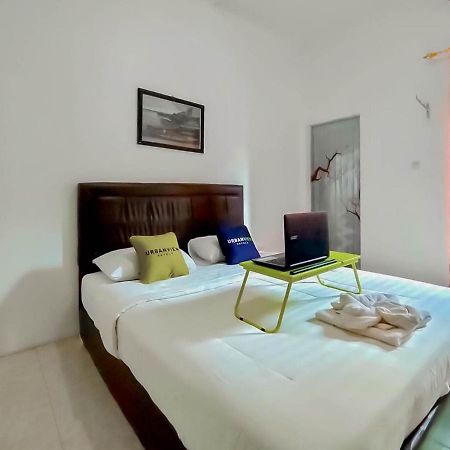 Urbanview Hotel Bagoes Sintang By Reddoorz ภายนอก รูปภาพ