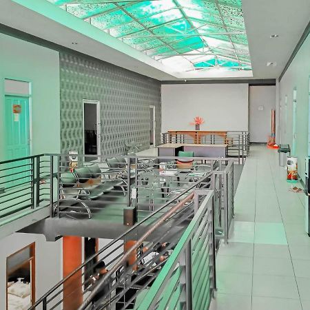 Urbanview Hotel Bagoes Sintang By Reddoorz ภายนอก รูปภาพ