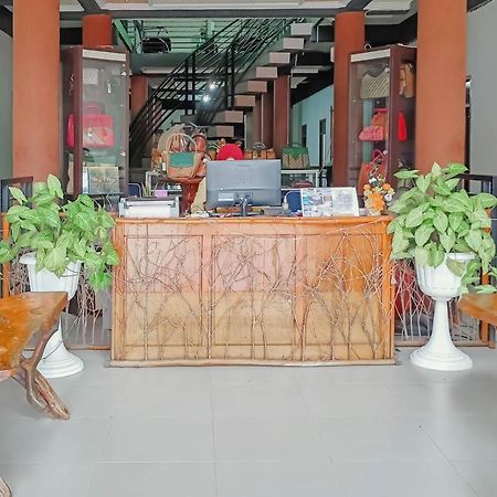 Urbanview Hotel Bagoes Sintang By Reddoorz ภายนอก รูปภาพ
