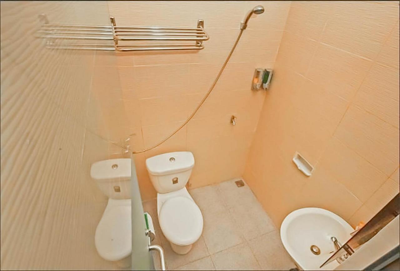 Urbanview Hotel Bagoes Sintang By Reddoorz ภายนอก รูปภาพ