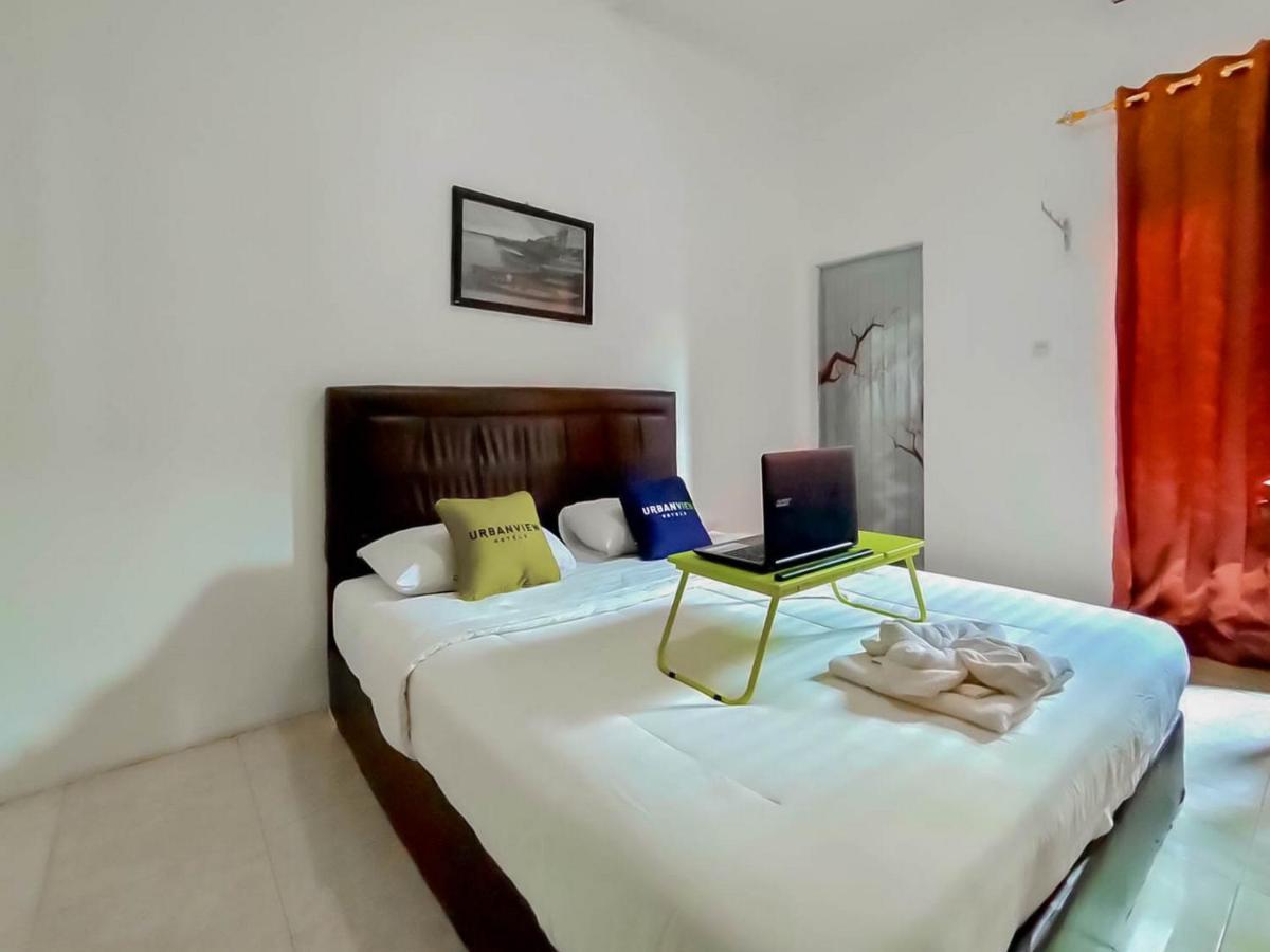 Urbanview Hotel Bagoes Sintang By Reddoorz ภายนอก รูปภาพ