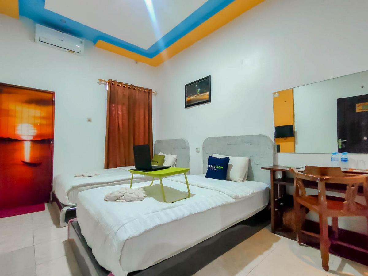 Urbanview Hotel Bagoes Sintang By Reddoorz ภายนอก รูปภาพ