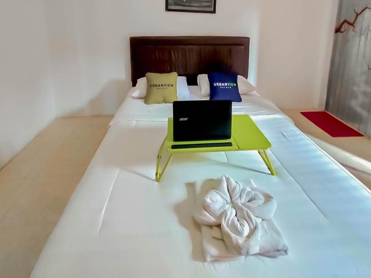Urbanview Hotel Bagoes Sintang By Reddoorz ภายนอก รูปภาพ