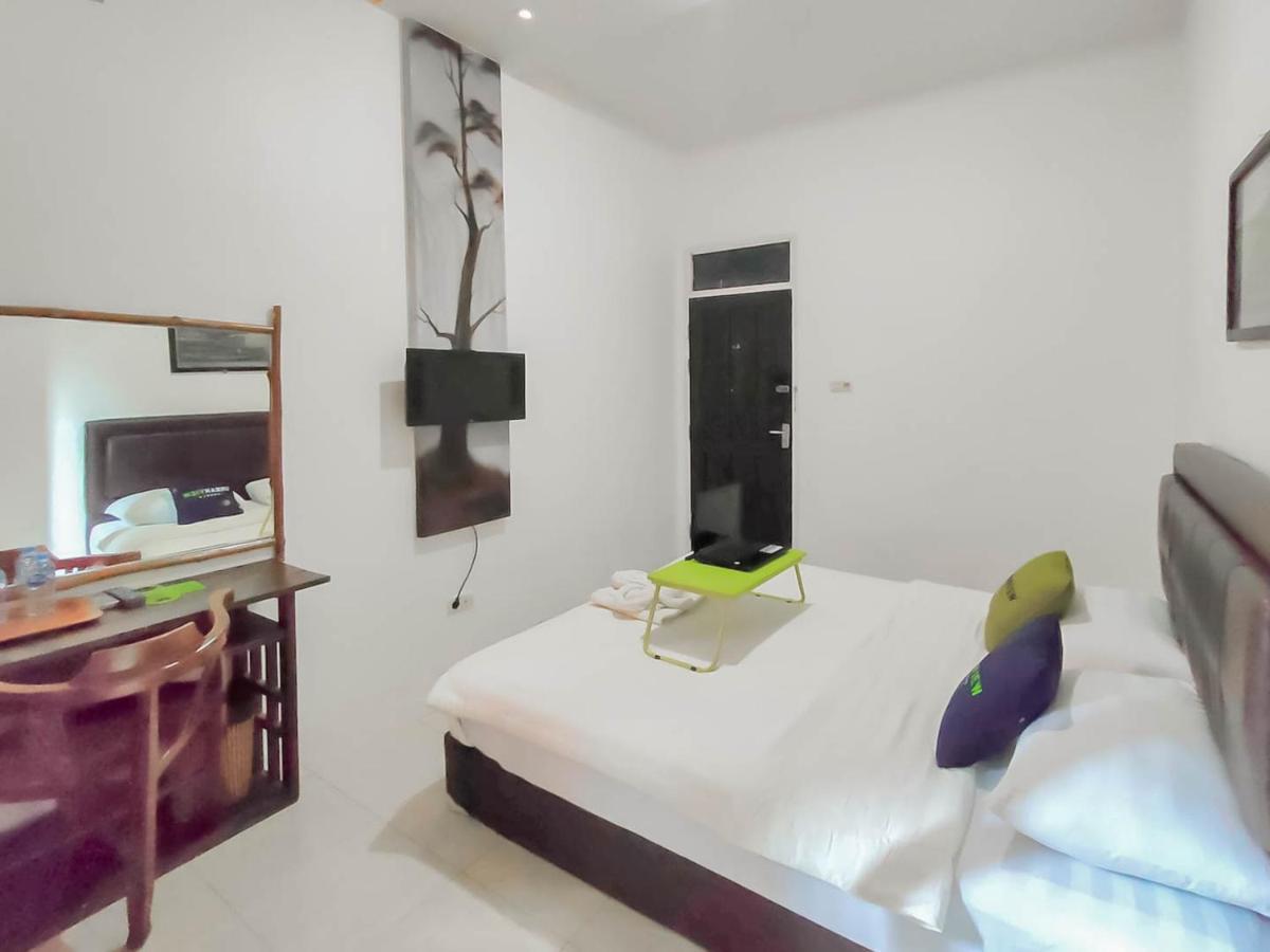 Urbanview Hotel Bagoes Sintang By Reddoorz ภายนอก รูปภาพ