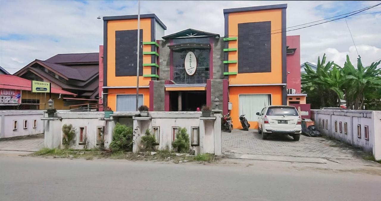 Urbanview Hotel Bagoes Sintang By Reddoorz ภายนอก รูปภาพ
