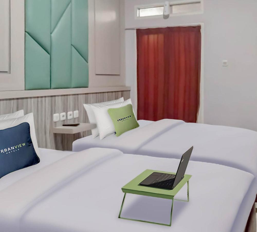Urbanview Hotel Bagoes Sintang By Reddoorz ภายนอก รูปภาพ