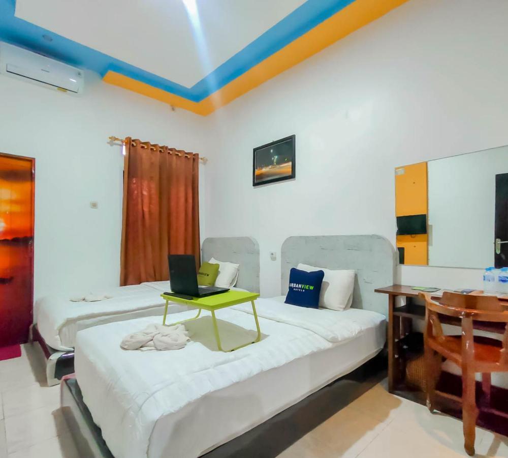 Urbanview Hotel Bagoes Sintang By Reddoorz ภายนอก รูปภาพ