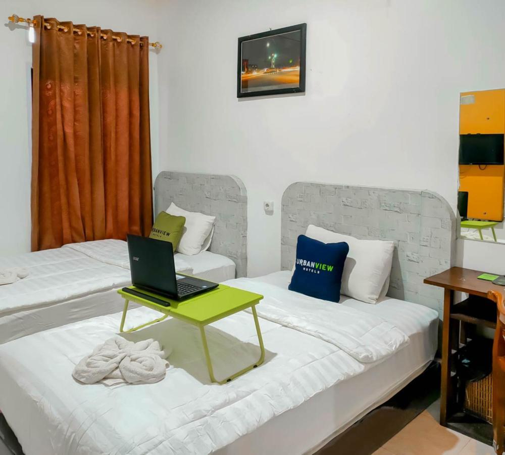 Urbanview Hotel Bagoes Sintang By Reddoorz ภายนอก รูปภาพ