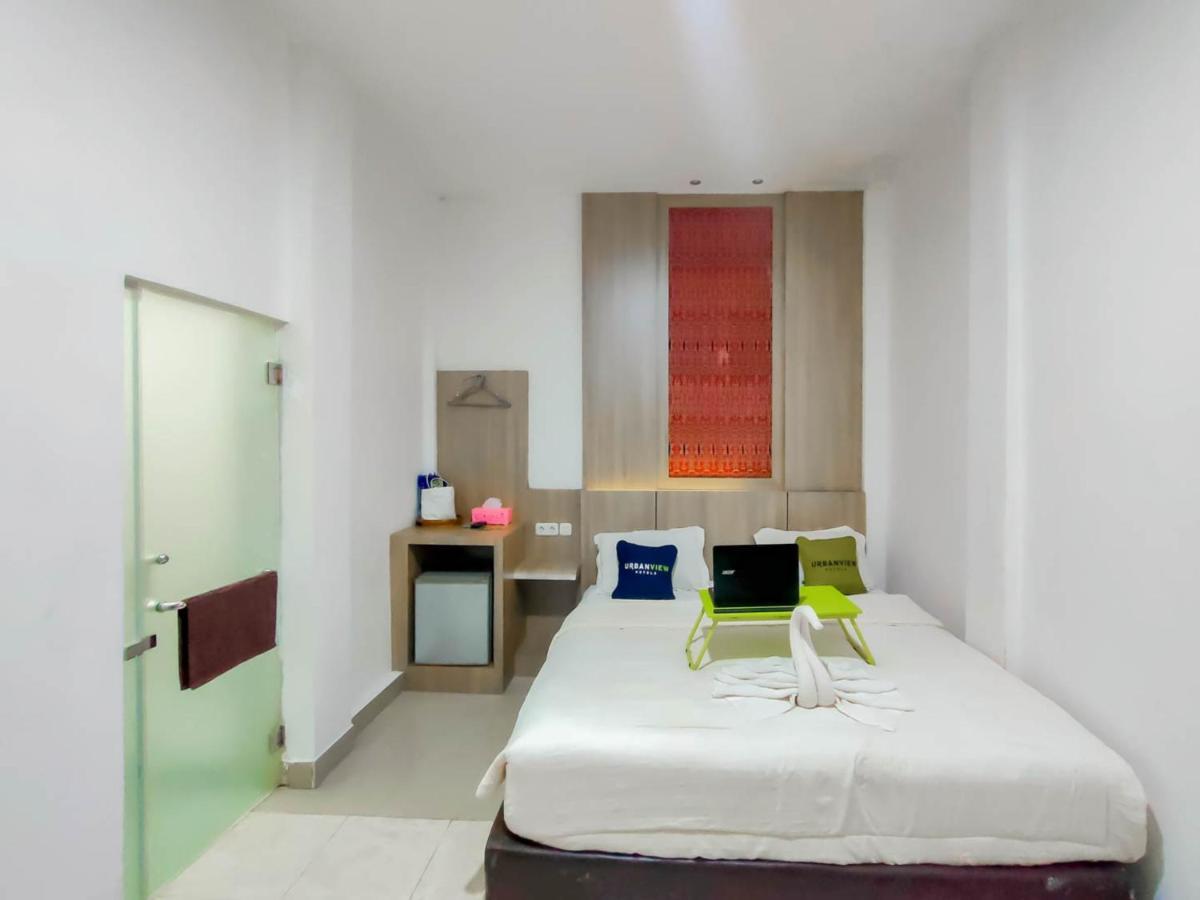Urbanview Hotel Bagoes Sintang By Reddoorz ภายนอก รูปภาพ