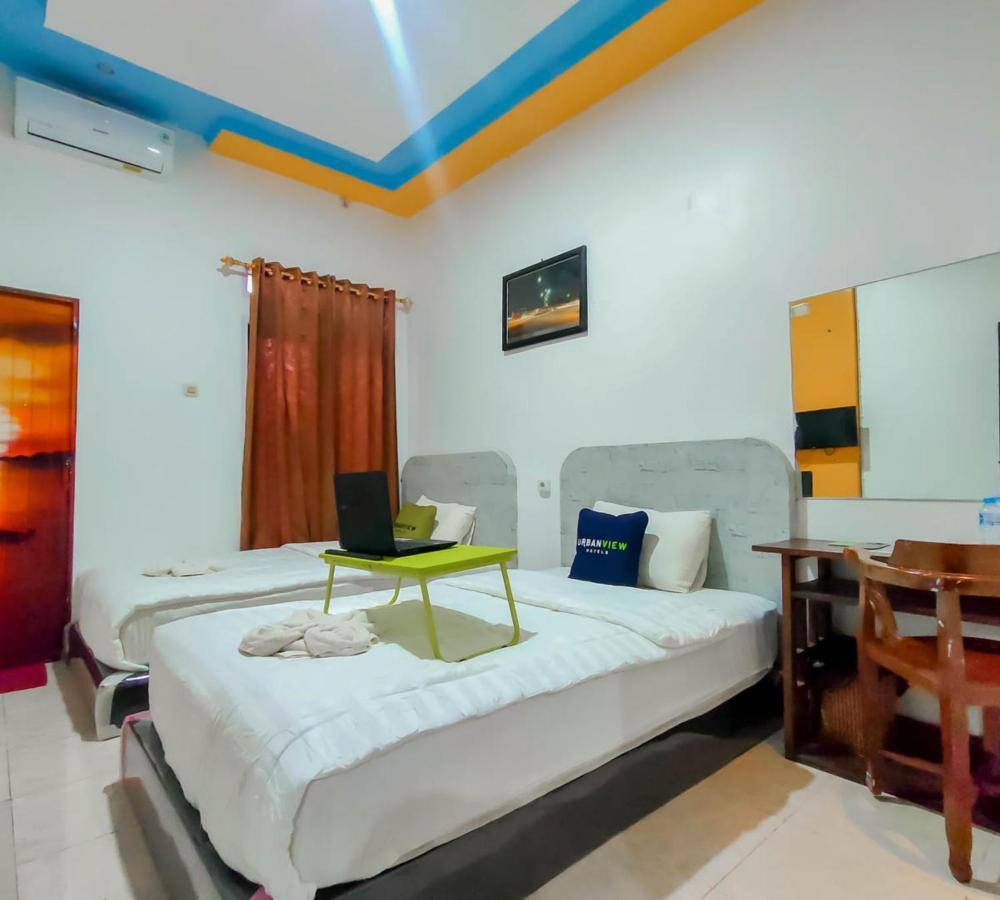 Urbanview Hotel Bagoes Sintang By Reddoorz ภายนอก รูปภาพ